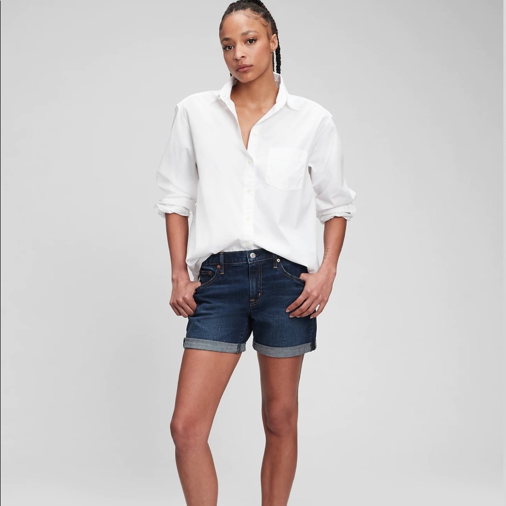 🛑SOLD 🛑 GAP Mid rise Light wash Shorts